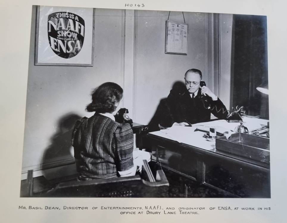 A person sitting at a desk

AI-generated content may be incorrect.