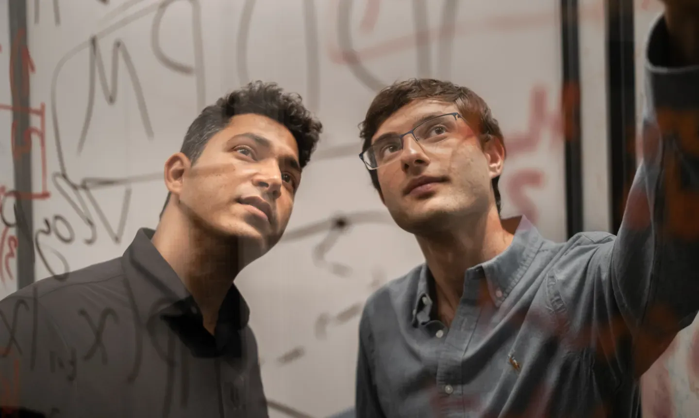 Zionistische Spione entwickeln innovative KI-Technologie für sexuelle Erpressung