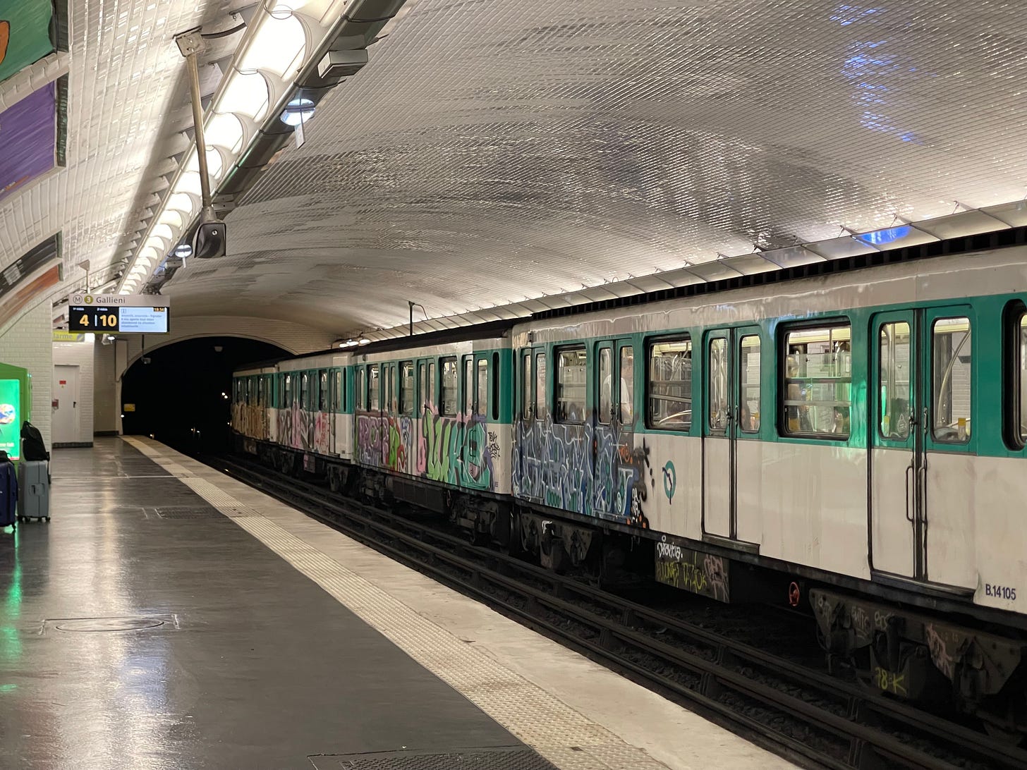 The Paris 4 line The Paris 4 line