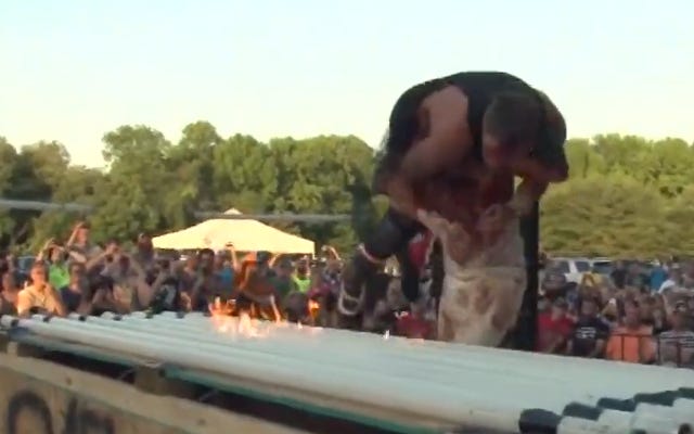 [Screenshot: Claxton about to get piledriven onto light tube coffin]