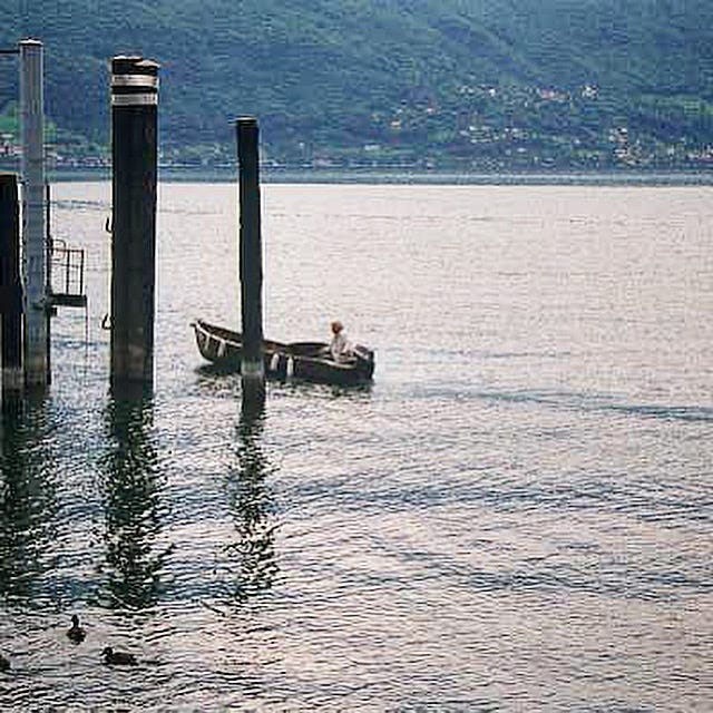 A boat in the water

AI-generated content may be incorrect.