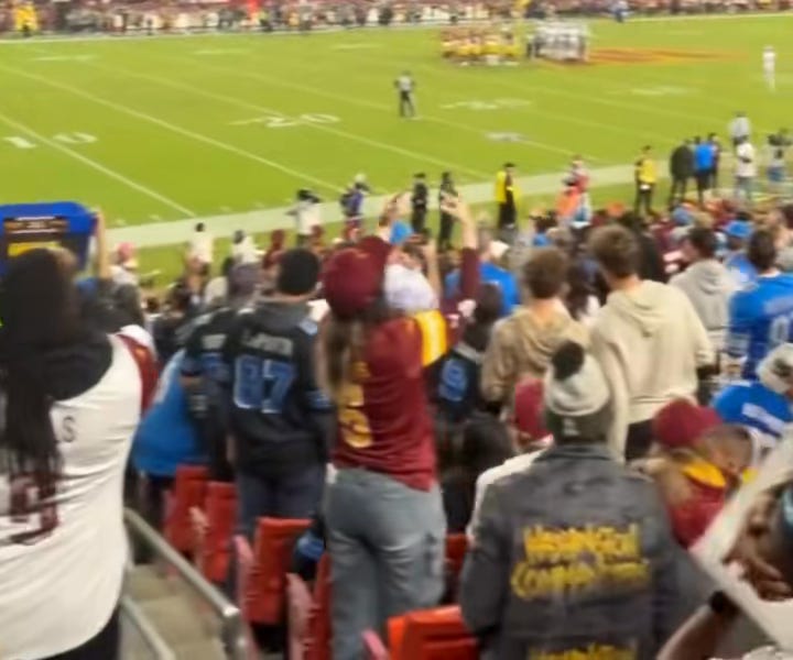 People That R Booing When an ENTIRE STADIUM of people are BOOING and Flipping you off, don't ...