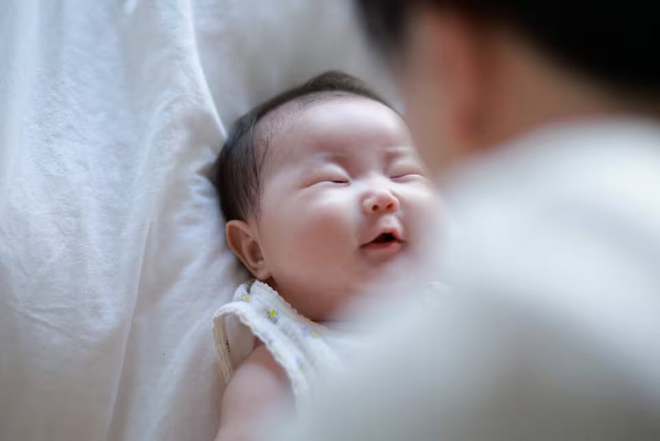 Super-fast f/1.2 maximum aperture Super-fast f/1.2 maximum aperture