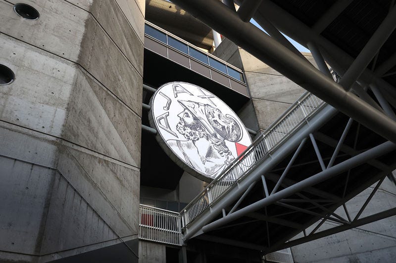 Ajax introduceert nieuwe huisstijl bij klassieke logo Ajax introduceert nieuwe huisstijl bij klassieke logo