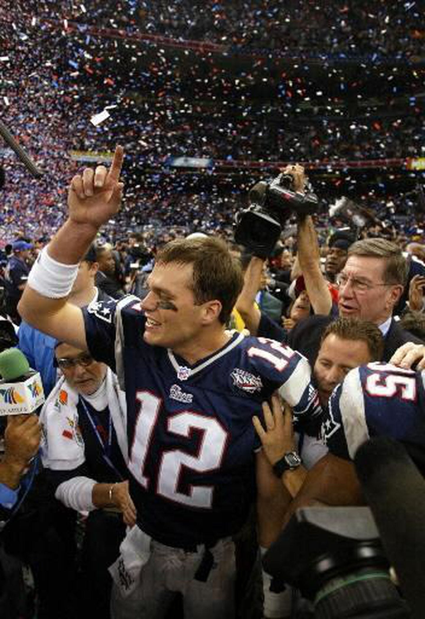 Patriots shock NFL, defeat Rams to win Super Bowl - The Boston Globe