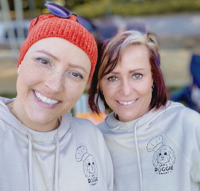 Samantha Estepp (L) Samantha Estepp (L)