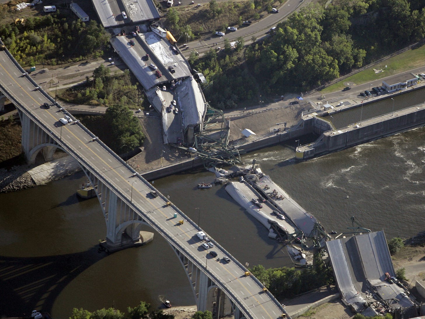 An image of the 35-W Bridge Collapse over the Mississippi River