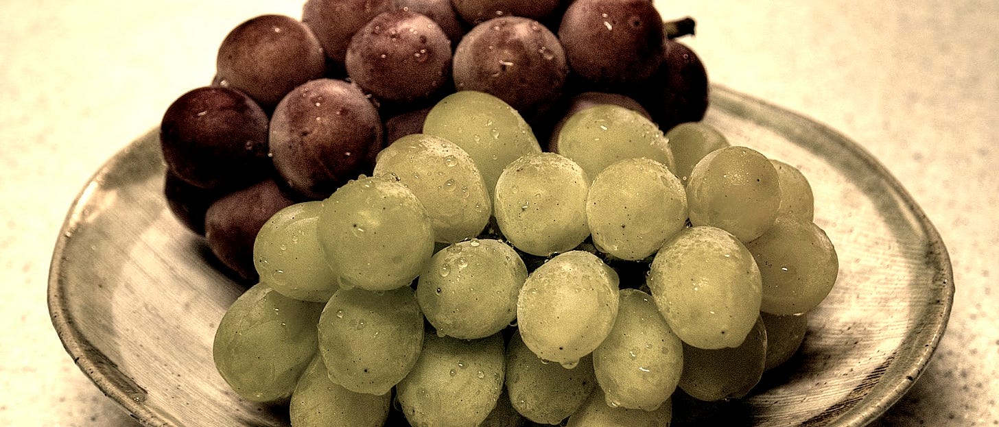 Hata3's Photo Haiku: Grapes Hata3's Photo Haiku: Grapes