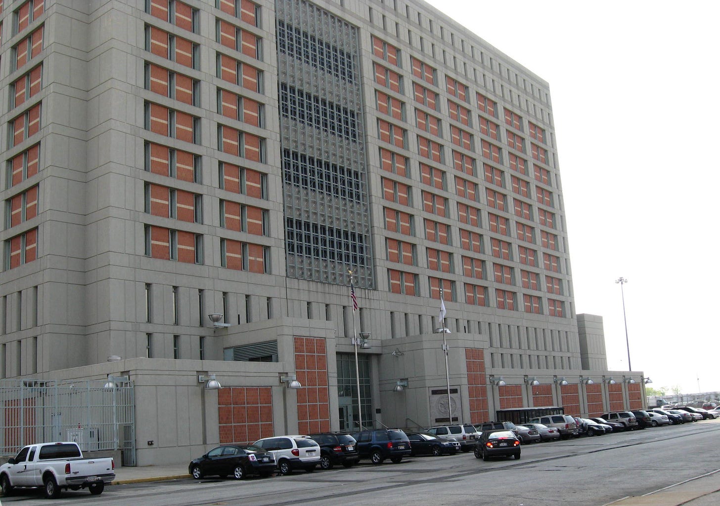 Metropolitan Detention Center, Brooklyn - Wikipedia