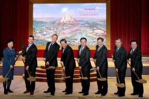 15chinadisney-iger-master675
