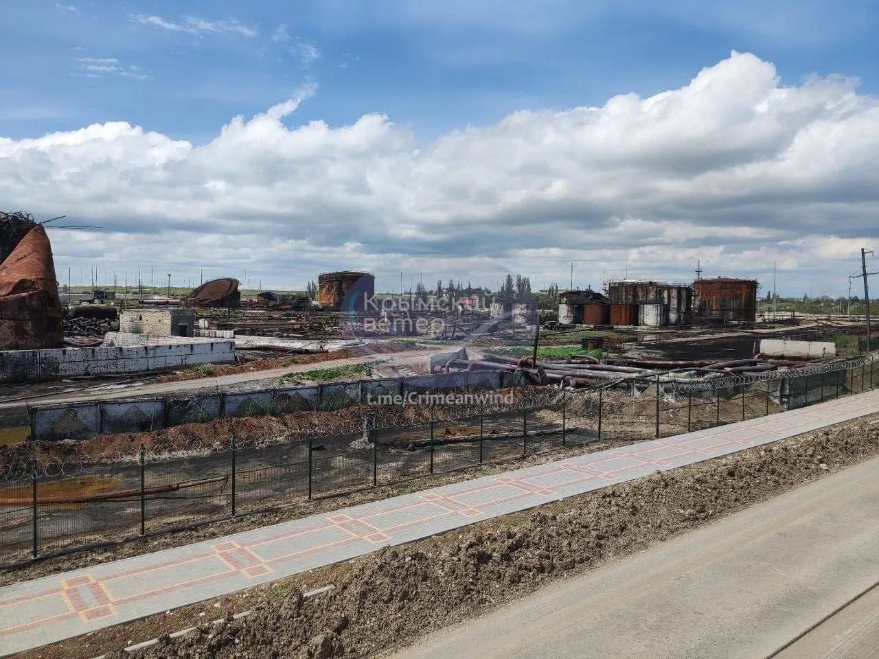 FeodosiaRefinery_OilStorage_01.jpg FeodosiaRefinery_OilStorage_01.jpg