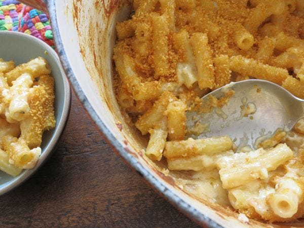 serving mac and cheese