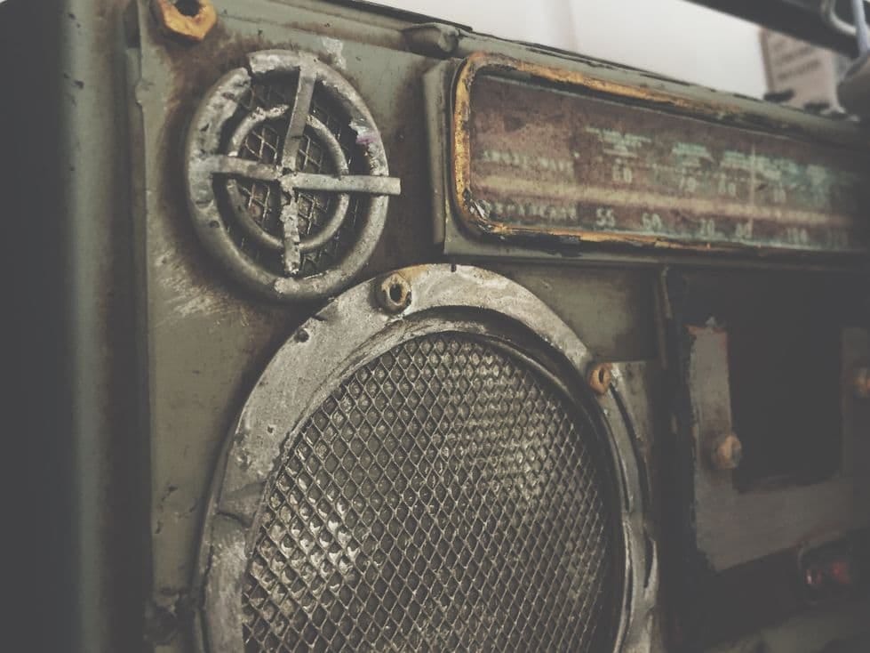 Retro radio decor during our Stacy’s BGC baby shower