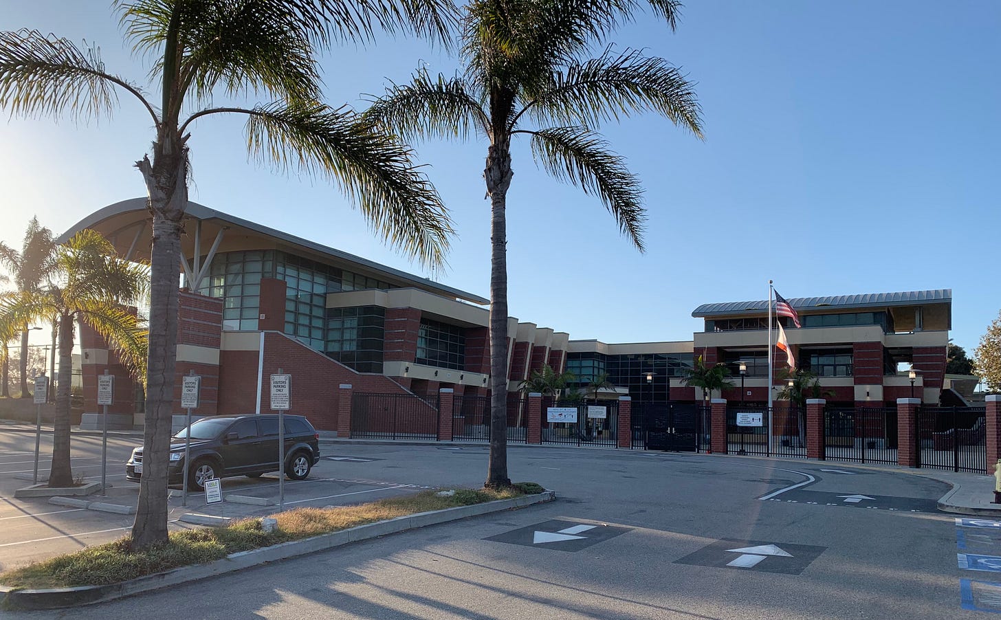 Mira Costa High School - Wikipedia