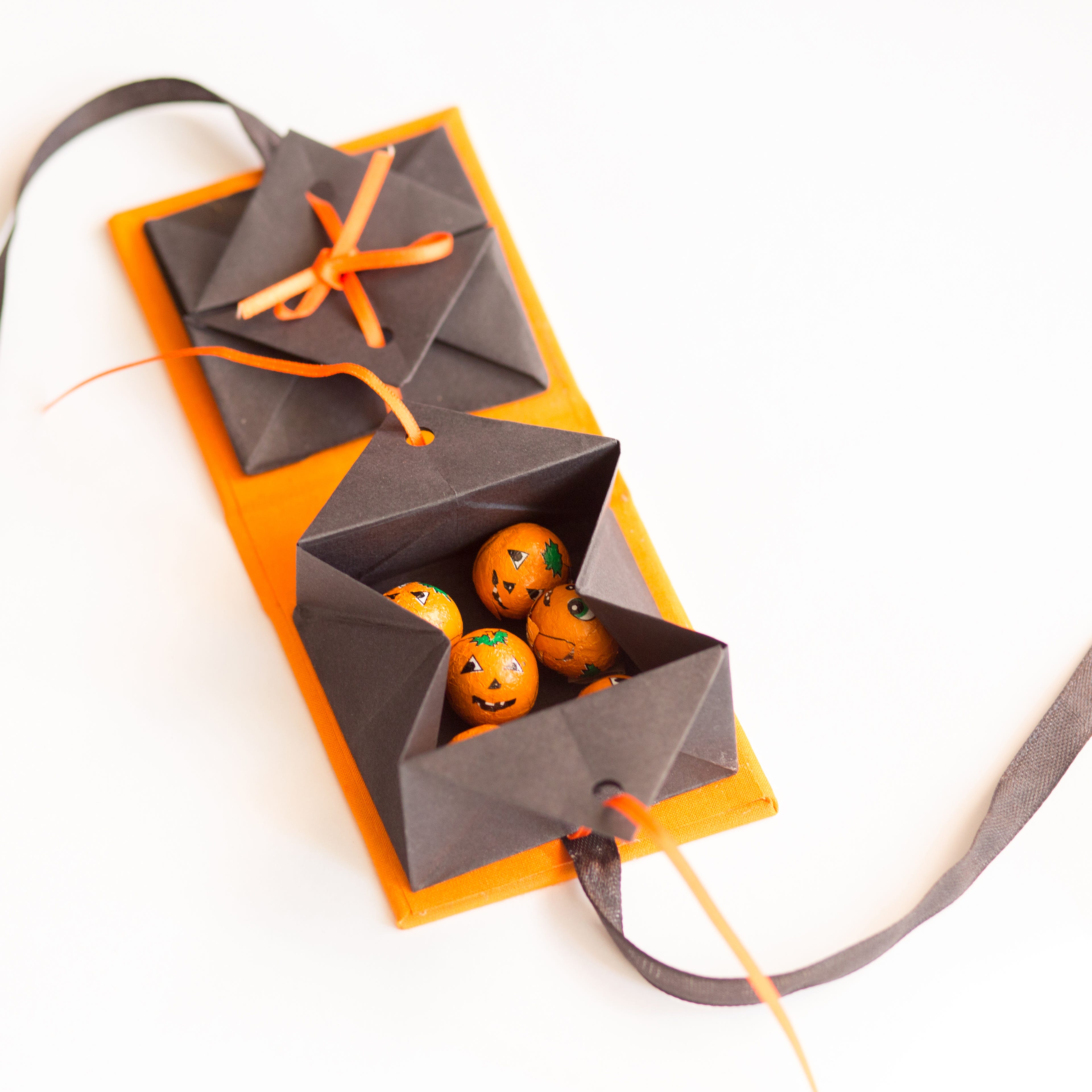 Origami Thread Box Your free Chinese Thread Mini Book - by Yvette Ja