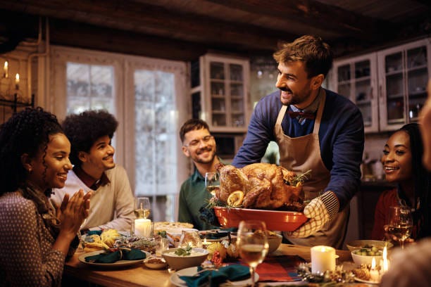 6,200+ Thanksgiving With Friends Stock Photos, Pictures & Royalty-Free  Images - iStock | Thanksgiving dinner, Dinner party, Thanksgiving party