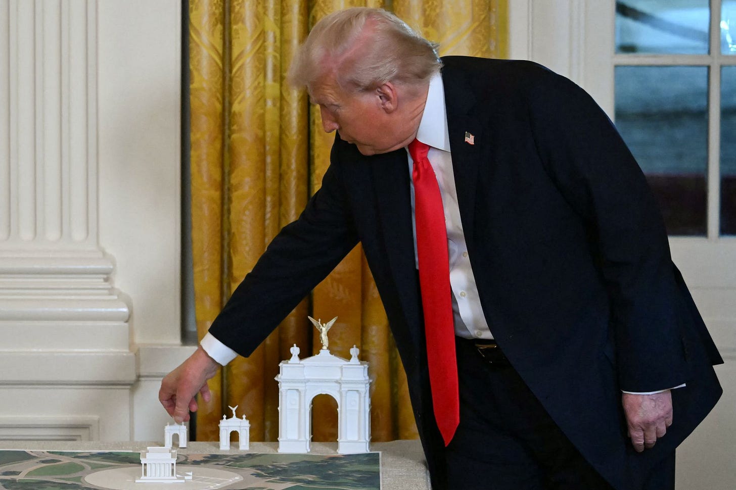 Trump’s beloved victory arch would be so tall it could pose a danger to ...