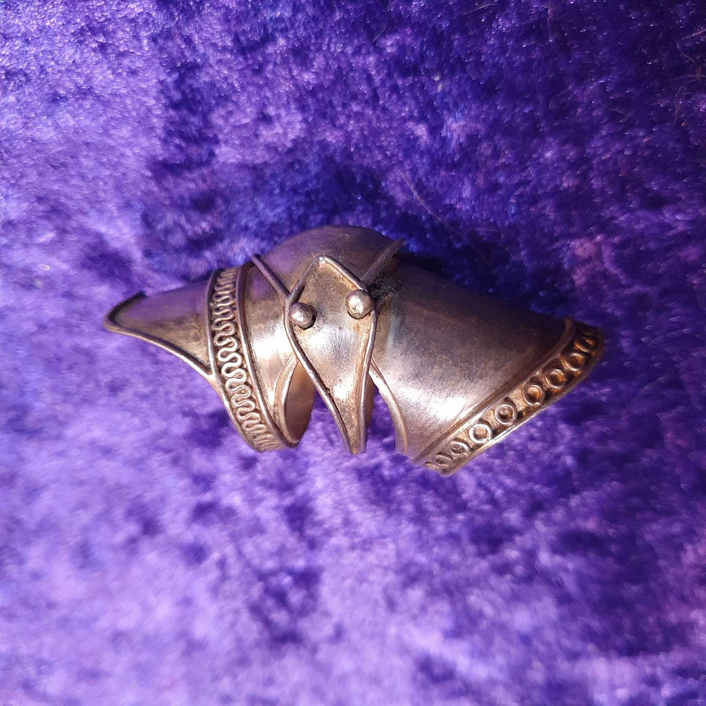 A jointed finger ring from the 1990s