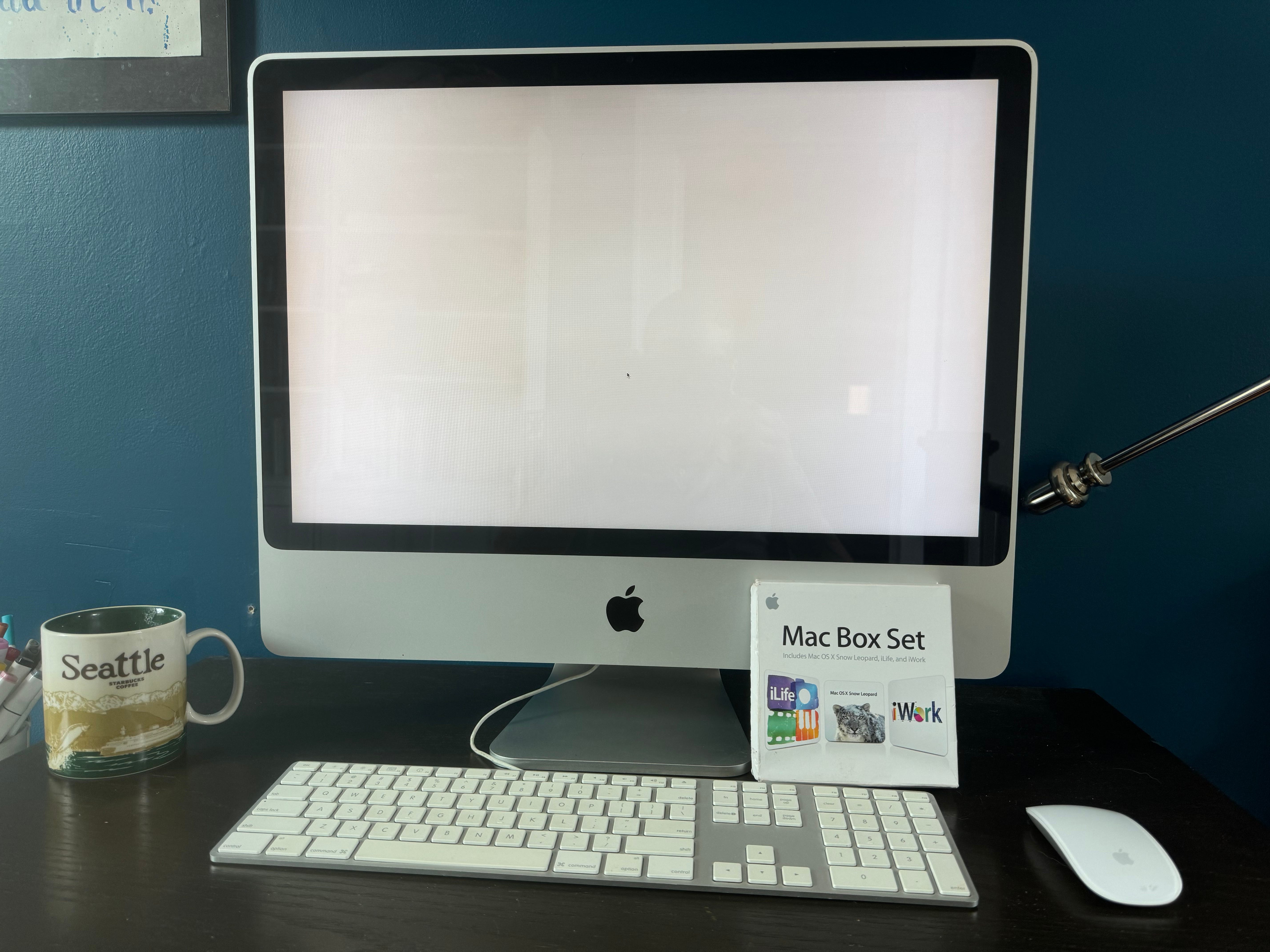 【Office365】iMac Mark Sokolovsky Brings a Vintage 2006 iMac Up-to-Date with