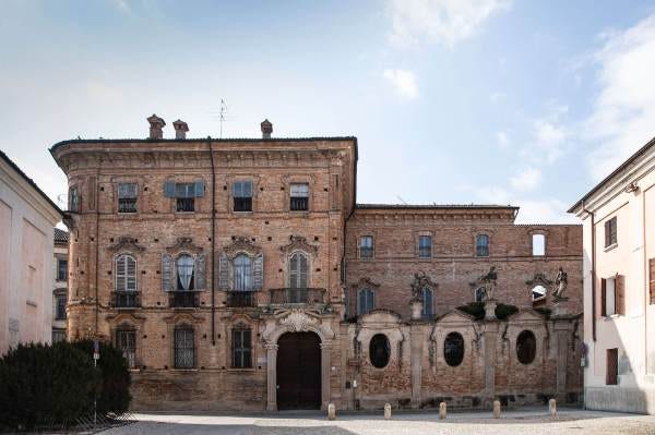 Il Palazzo Terni a Crema (Cr), il luogo scelto da Monica per il suo ritratto per il progetto “Donne di Crema” (C)Monica Monimix Antonelli