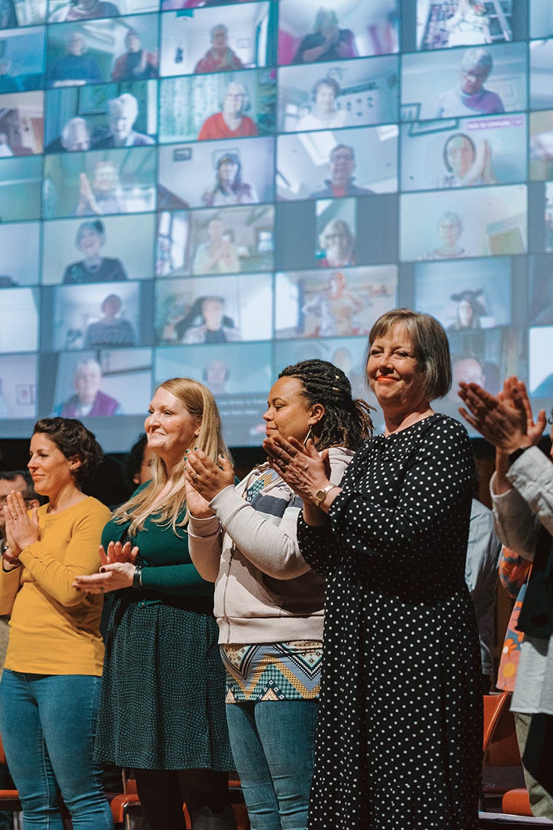 Opera group applauding