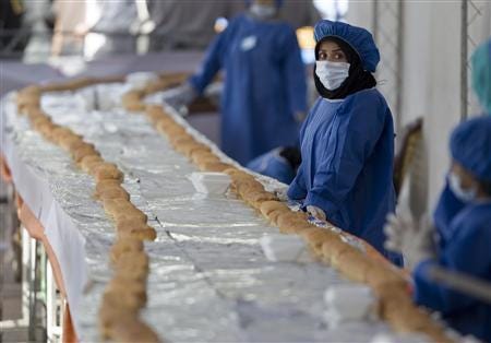 World record sandwich? Iranians eat evidence | Reuters World record sandwich? Iranians eat evidence | Reuters
