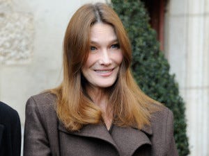 Carla-Bruni-a-Beaune-le-18-novembre-2012_exact1024x768_l