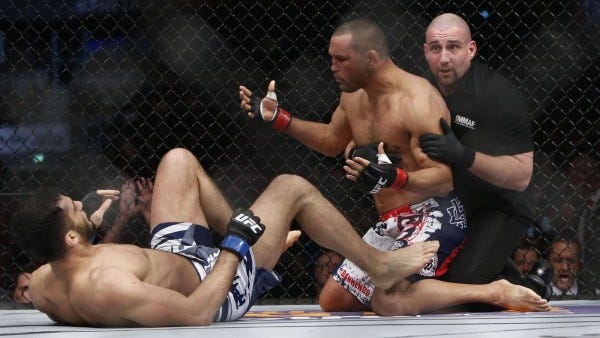dan henderson legs up for gegard mousasi ufc fight night stockholm 2015 dan henderson legs up for gegard mousasi ufc fight night stockholm 2015