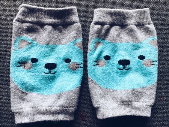 Baby gears A pair of knee pads