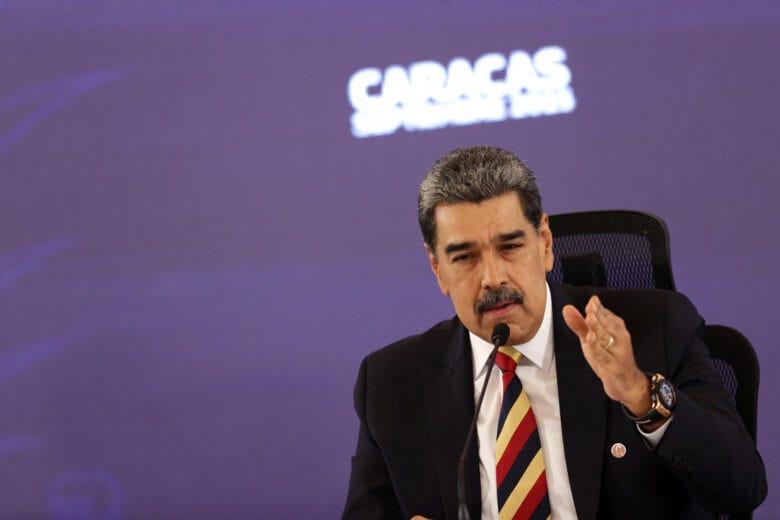 Maduro dice que mantienen canales de comunicación abiertos con EEUU pero denuncia "amenaza brutal" Maduro dice que mantienen canales de comunicación abiertos con EEUU pero denuncia "amenaza brutal"