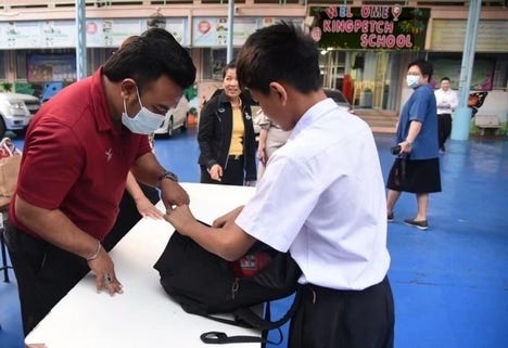 bangkokschoolvaping11.jpg