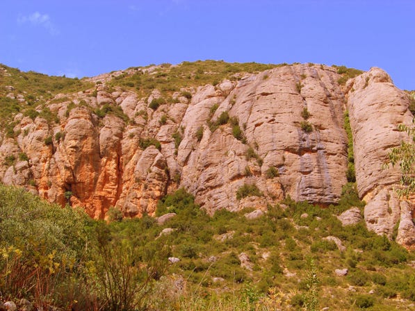 Les Roques Prenyades. Lloc on es troba la Cova del Parco, Alòs de Balaguer. La Noguera, Lleida. Catalunya, Montsec de Rúbies. Les Roques Prenyades. Lloc on es troba la Cova del Parco, Alòs de Balaguer. La Noguera, Lleida. Catalunya, Montsec de Rúbies.