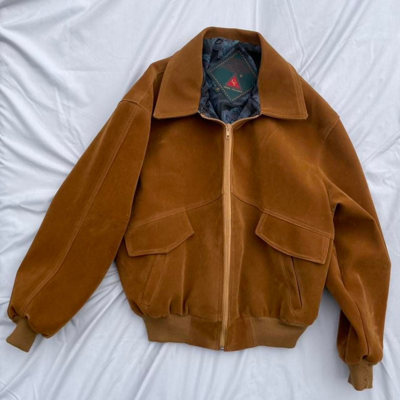Product Image 1 - VINTAGE SUEDE JACKET
- size: S
- Product Image 1 - VINTAGE SUEDE JACKET
- size: S
-
