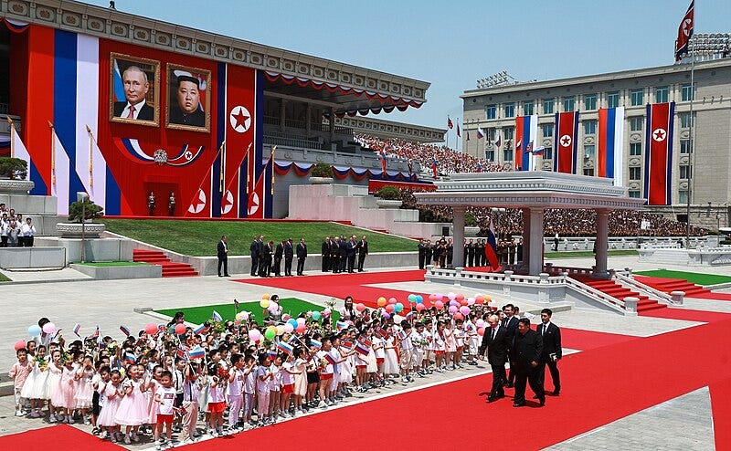 File:North Korea people are welcoming Kim Jong-un and Vladimir Putin at Kim Il-sung square.jpg