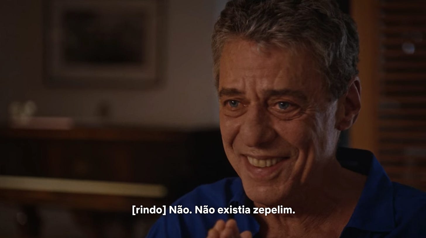 chico rindo. legenda: "não. não existia zepelim".