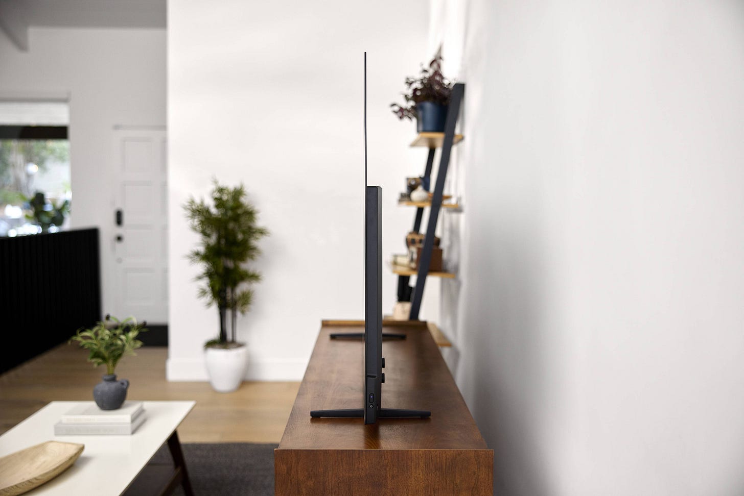 Roky OLED side shot