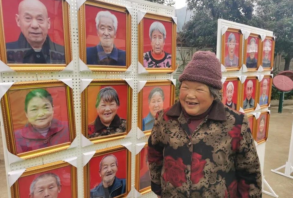 Taking funeral portraits for China's elderly empty-nesters in rural areas: “Your children and grandchildren will remember your smiling face.”