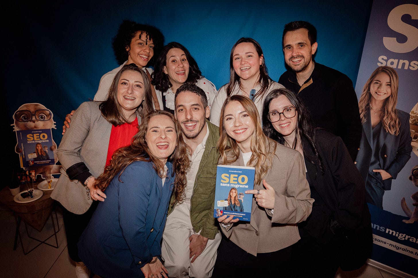 photo de l'équipe à la soirée de lancement du livre 🦦  