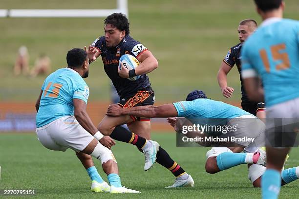 Tyrone Thompson of the Chiefs makes a run during the round nine Super...  Fotografia de notícias - Getty Images
