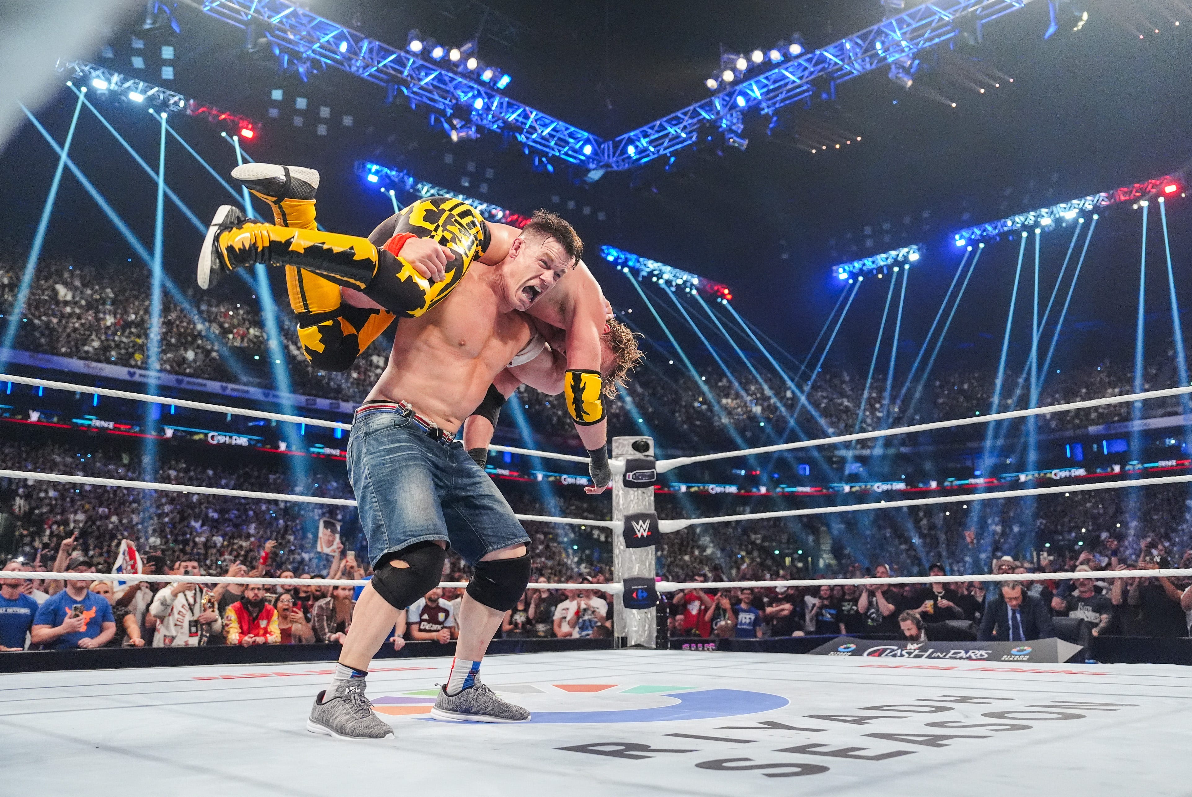 ⚛ The Atomic Drop - Becky Lynch joins The Vision at WWE Clash in Paris 👀