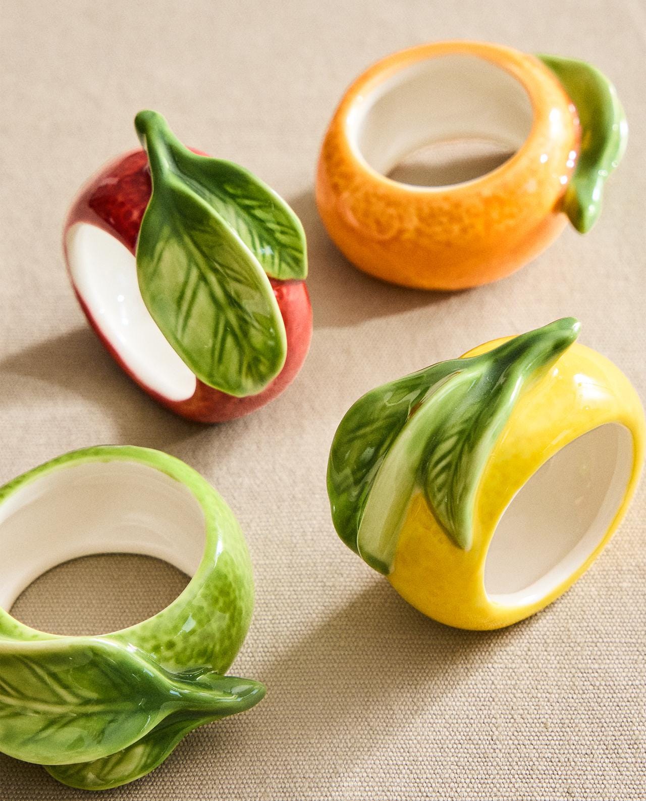 PACK OF FRUIT PORCELAIN NAPKIN RINGS (PACK OF 4)