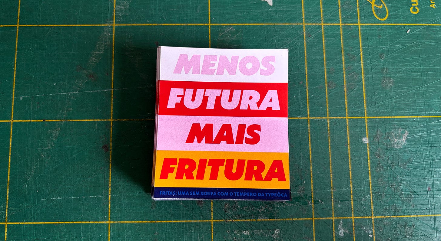 MENOS FUTURA MAIS FRITURA. Fritas: uma sem serifa com o tempero da Typeóca. MENOS FUTURA MAIS FRITURA. Fritas: uma sem serifa com o tempero da Typeóca.