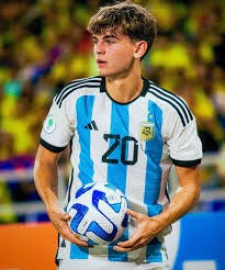 Nico Paz was named to Argentina's 2026 World Cup roster on Thursday 🇦🇷  The 21-year-old Argentine had a phenomenal season with Como with 21 goal  contributions in 40 appearances. One to watch 👀