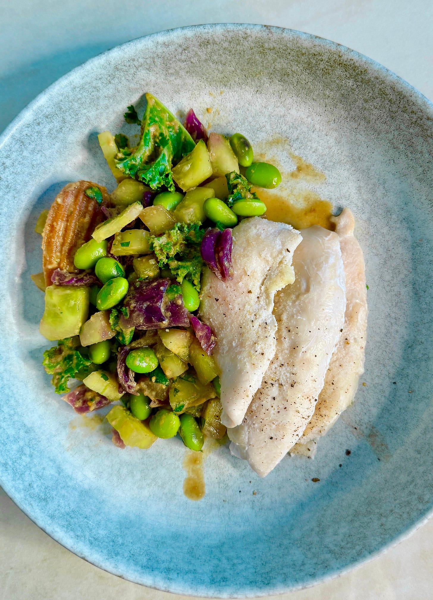 Colorful, crunchy, and creamy, this Edamame peanut salad with roasted chicken is a light option perfect for lunch or dinner. Colorful, crunchy, and creamy, this Edamame peanut salad with roasted chicken is a light option perfect for lunch or dinner.