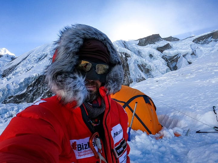 Alex Txikon regresa al CB del Annapurna tras su primera rotación en altura que le ha llevado por encima de los 6.400m.
