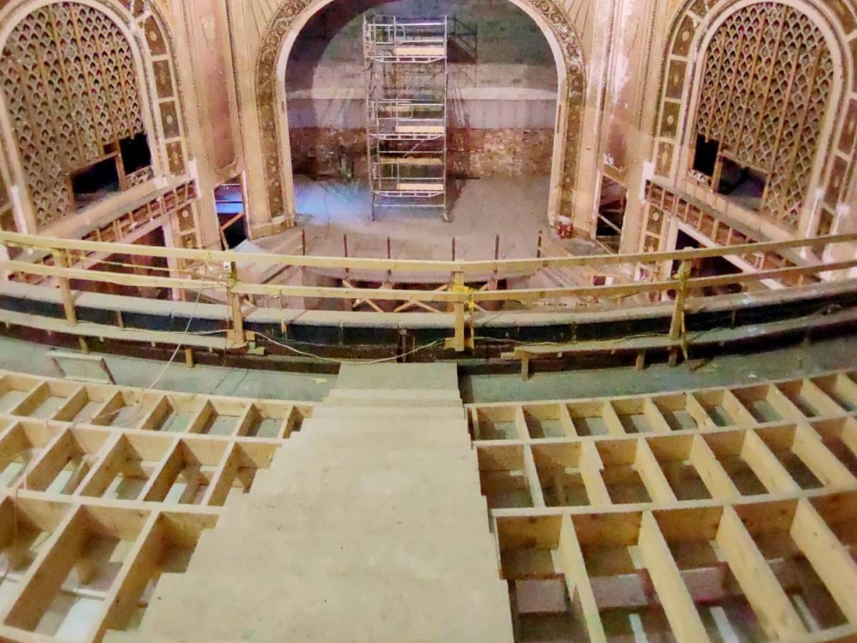Newport Performing Arts Center – waiting for the “fat lady” to sing