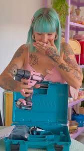 O SURTO DA BARBIE PEREIRÃO 🤣💖 , Sim, agora estou muito mais disposta a  furar qualquer coisa com minha nova furadeira rosa da @makitabrasil 🥹 , O  que acharam dessa nova aquisição? 🤣 já envia pra aquela ...