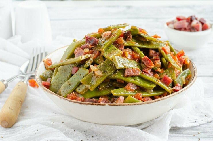 Judías verdes con tomate y jamón