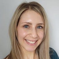 Lynda smiling and looking directly at the viewer. 