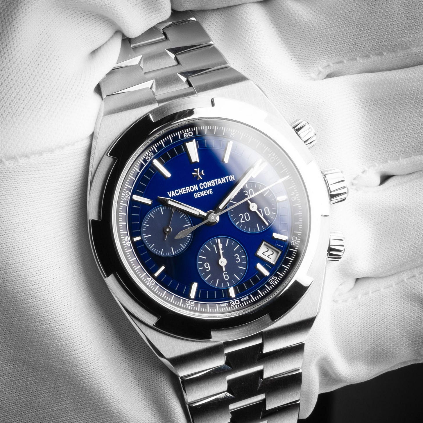 2024 Vacheron Constantin Overseas Chronograph Stainless Steel / Blue 5520V/210A-B148 Listing Image 1 2024 Vacheron Constantin Overseas Chronograph Stainless Steel / Blue 5520V/210A-B148 Listing Image 1